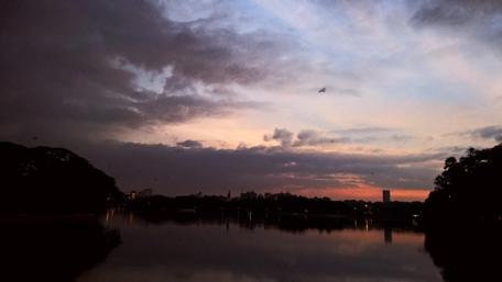 Serene Twilight Over Still Waters wallpaper