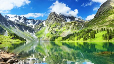 Serene Mountain Reflection Over Crystal Clear Lake wallpaper
