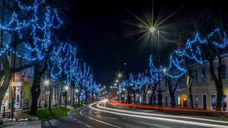 Enchanting City Lights at Night wallpaper