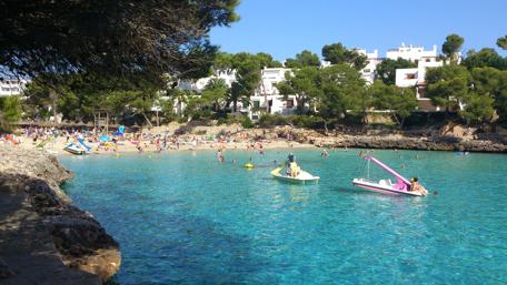 Breathtaking Mallorca Beach Scene in 4K Quality wallpaper