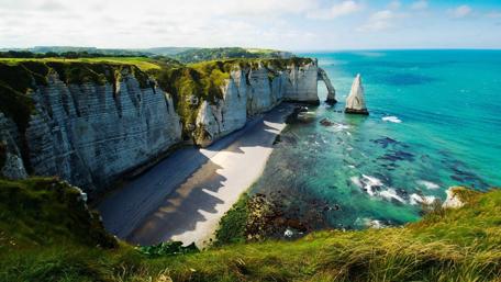 Majestic Cliffs Overlooking the Sea wallpaper