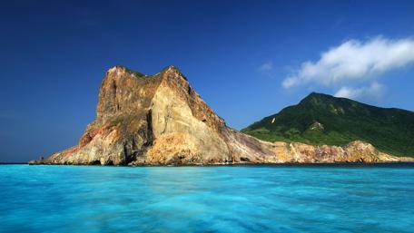 Majestic Coastal Cliffs and Vibrant Waters wallpaper