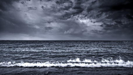 Dark Ocean Waves Under Stormy Sky wallpaper