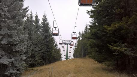 Serene Mountain Chairlift in Nature's Embrace wallpaper