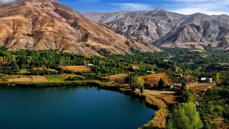 Majestic Mountains and Tranquil Waterscape wallpaper