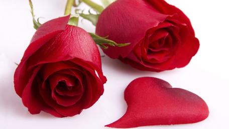 Romantic Roses and Heart Arrangement wallpaper