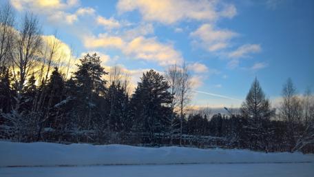 Winter Wonderland Under a Sunny Sky wallpaper