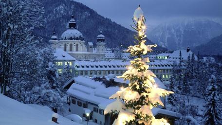 Winter Festivity in a Snowy Village Scene wallpaper