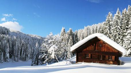 Winter Cottage Wonderland wallpaper