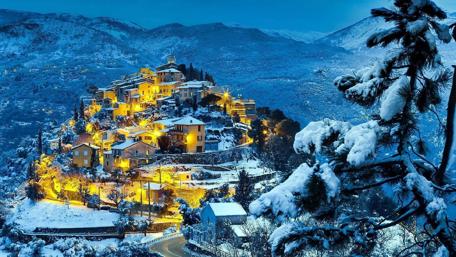 Winter Wonderland in a Snowy Cityscape at Night wallpaper