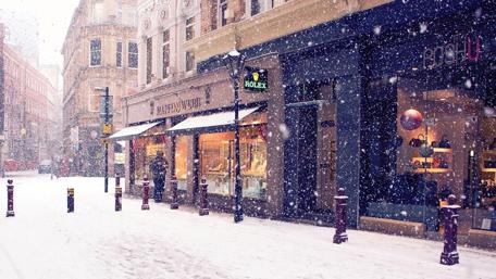 Snowfall in London wallpaper