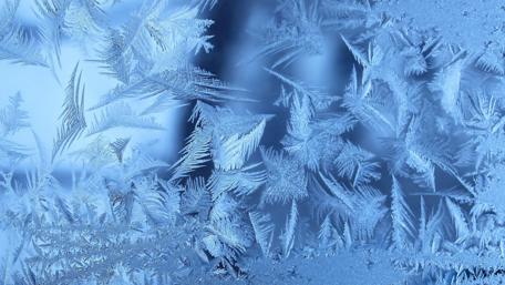 Icy Crystal Elegance wallpaper