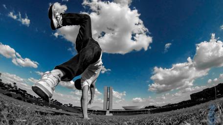 Dynamic Skyward Cartwheel in Fisheye View wallpaper