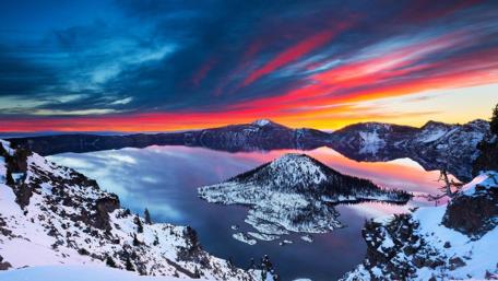 Stunning Mountain Lake at Sunset with Snowy Peaks wallpaper