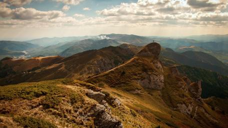 Majestic Mountains Under a Serene Sky wallpaper