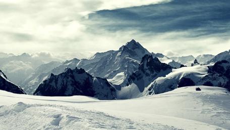 Snowy Mountain Peaks Serenity wallpaper