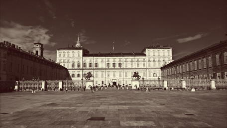 Historic Palace in a Timeless City Scene wallpaper