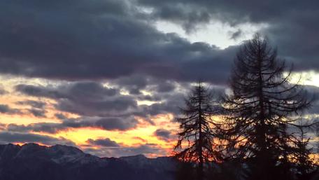 Twilight Serenity Over Majestic Mountains wallpaper