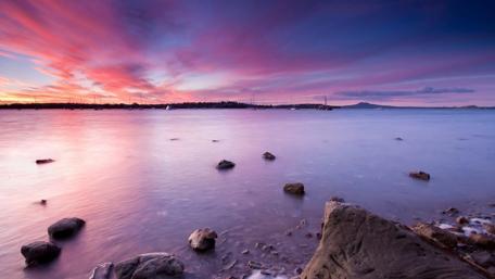 Serene Twilight Over Calm Waters wallpaper