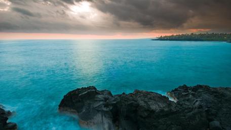 Majestic Cloudy Sea Shore View wallpaper