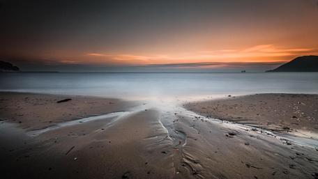 Serene Sunset at the Beach wallpaper