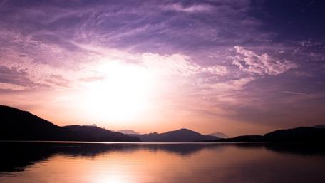 Tranquil Sunset Over Serene Waters wallpaper