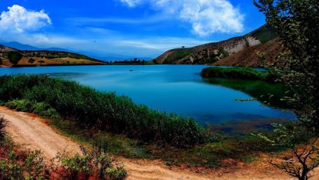 Serene Lakeside Landscape Under a Blue Sky wallpaper