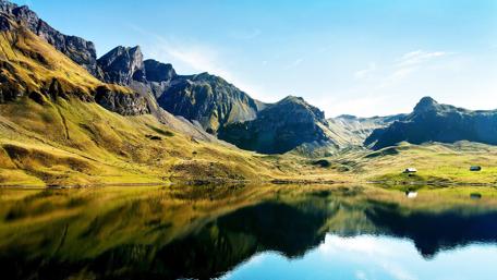 Tranquil Lake Serenity and Reflection wallpaper
