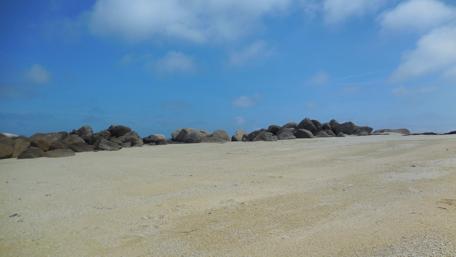 Tranquil Beach Scene in Kerlouan 4K Resolution wallpaper