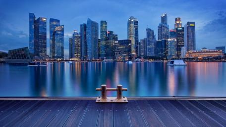 Gleaming Cityscape by the Waterfront wallpaper