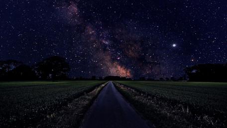 Starry Night Over Tranquil Countryside Road wallpaper