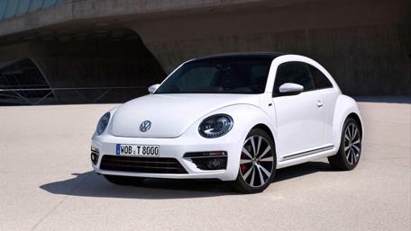 Classic Volkswagen Beetle in Stunning White Finish wallpaper