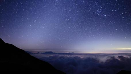 Starry Night Above the Clouds wallpaper