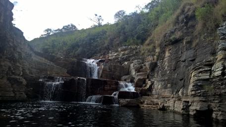 Serene Waterfall Oasis in Nature's Embrace wallpaper