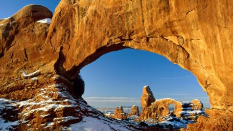 Winter Sun on Majestic Canyon Arch wallpaper