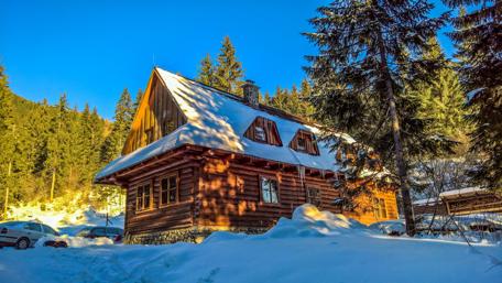 Cozy Winter Cottage Retreat wallpaper