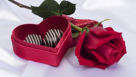 Valentine's Day Chocolate Delight wallpaper