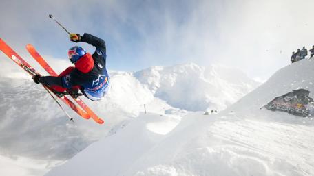Extreme Winter Skiing Adventure wallpaper