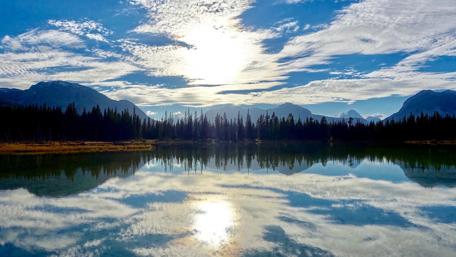 Serene Lake Reflection on a Sunny Day wallpaper