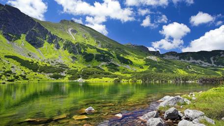 Majestic Reflections in Slovakia's High Tatras wallpaper