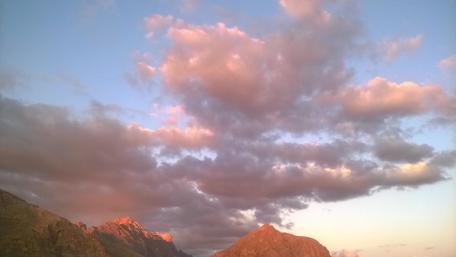 Vibrant Sunset Skies Illuminating Nature's Canvas wallpaper