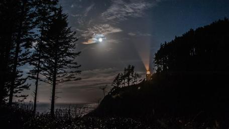 Guiding Light Under a Starry Sky wallpaper