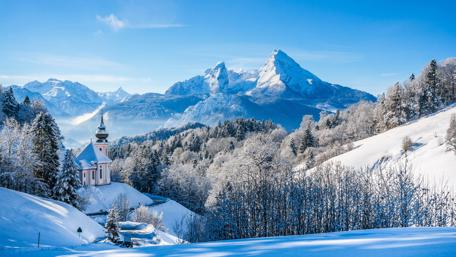Winter Sanctuary amidst Snowy Peaks wallpaper