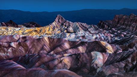 Majestic Rocky Highlands at Dusk wallpaper