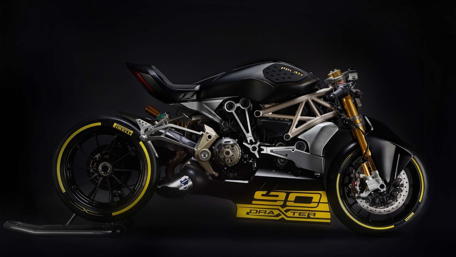 Sleek Black Motorcycle Design for Enthusiasts wallpaper