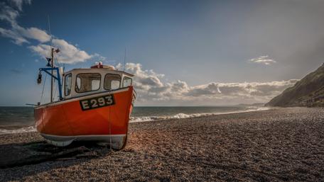 Serene Boat on a Misty Shoreline wallpaper