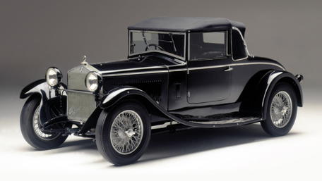 Classic Elegance of a Vintage Car wallpaper