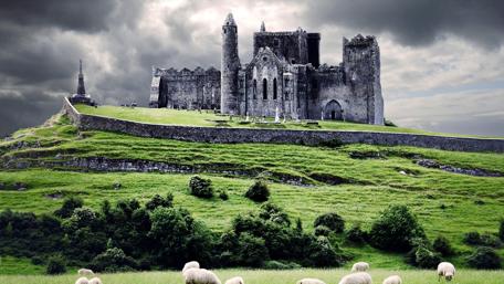 Majestic Ruins Amidst Rolling Hills wallpaper