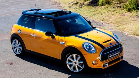 Vibrant Mini Cooper in Stunning 4K Detail wallpaper