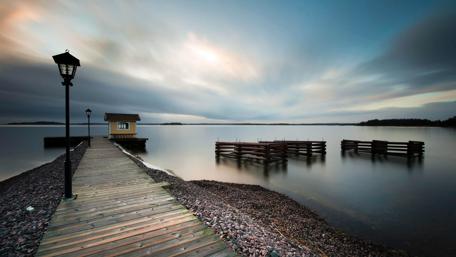 Serene Lakeside Pier at Dusk wallpaper